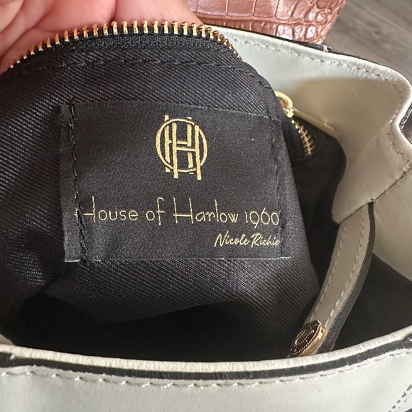 House of Harlow reversible bag. Use it as a tote or backpack - Picture 7 of 11